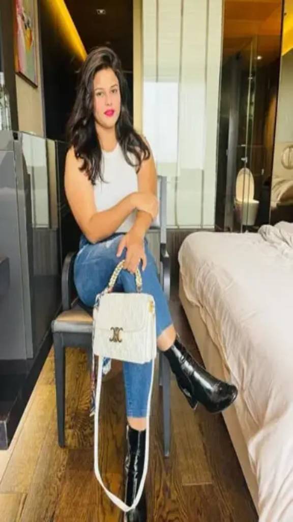 Motherdairy call girl service